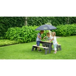 EXIT TOYS EXIT Aksent Zand-, Water- En Picknicktafel (2 Bankjes) Met Parasol En Tuingereedschap -Speeltoestellen exit aksent zand water en picknicktafel 2 bankjes met parasol en tuingereedschap 9
