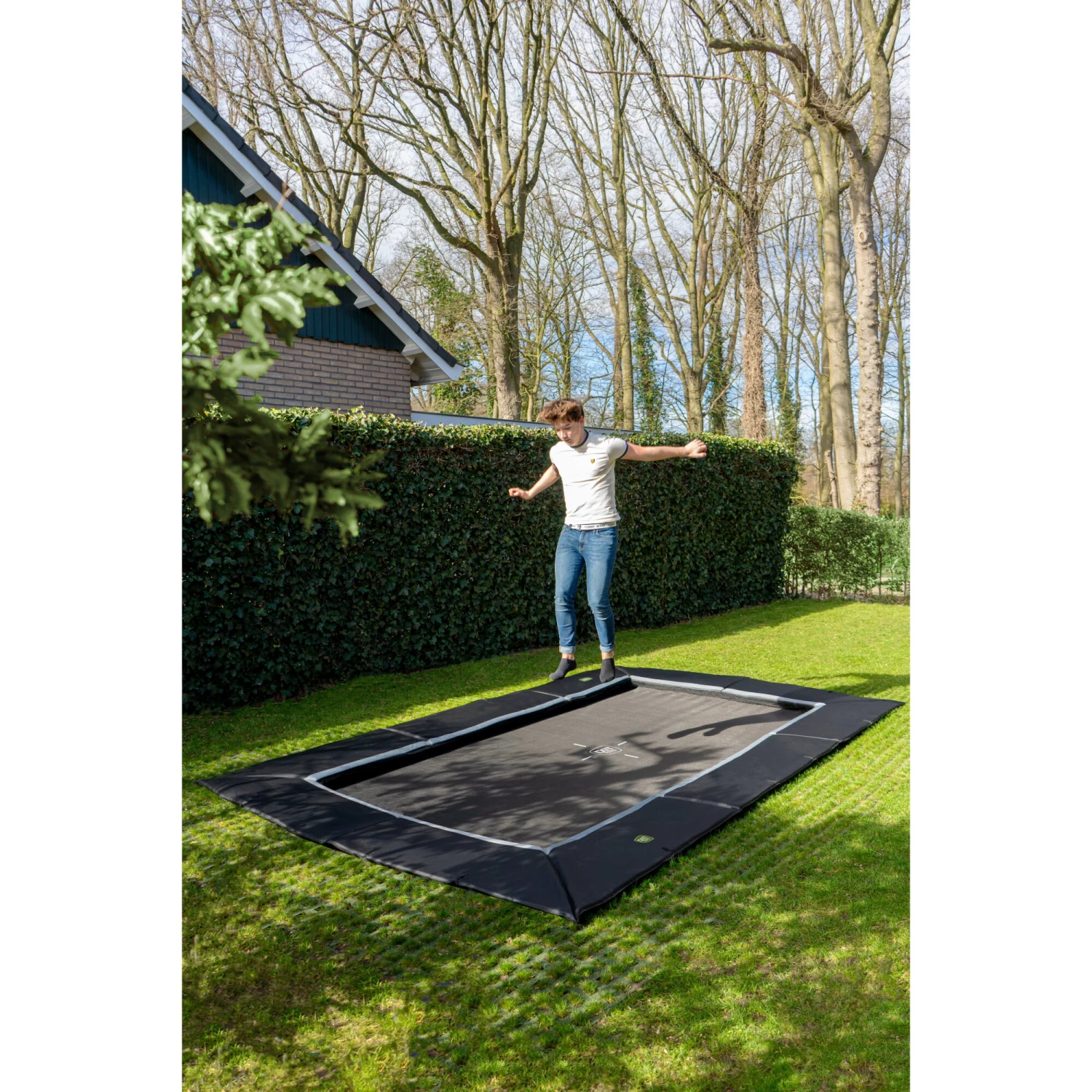EXIT TOYS EXIT Dynamic Groundlevel Trampoline 275x458cm Met Freezone Veiligheidstegels - Zwart 11 EXIT TOYS EXIT Dynamic Groundlevel Trampoline 275x458cm Met Freezone Veiligheidstegels - Zwart - Afbeelding 11