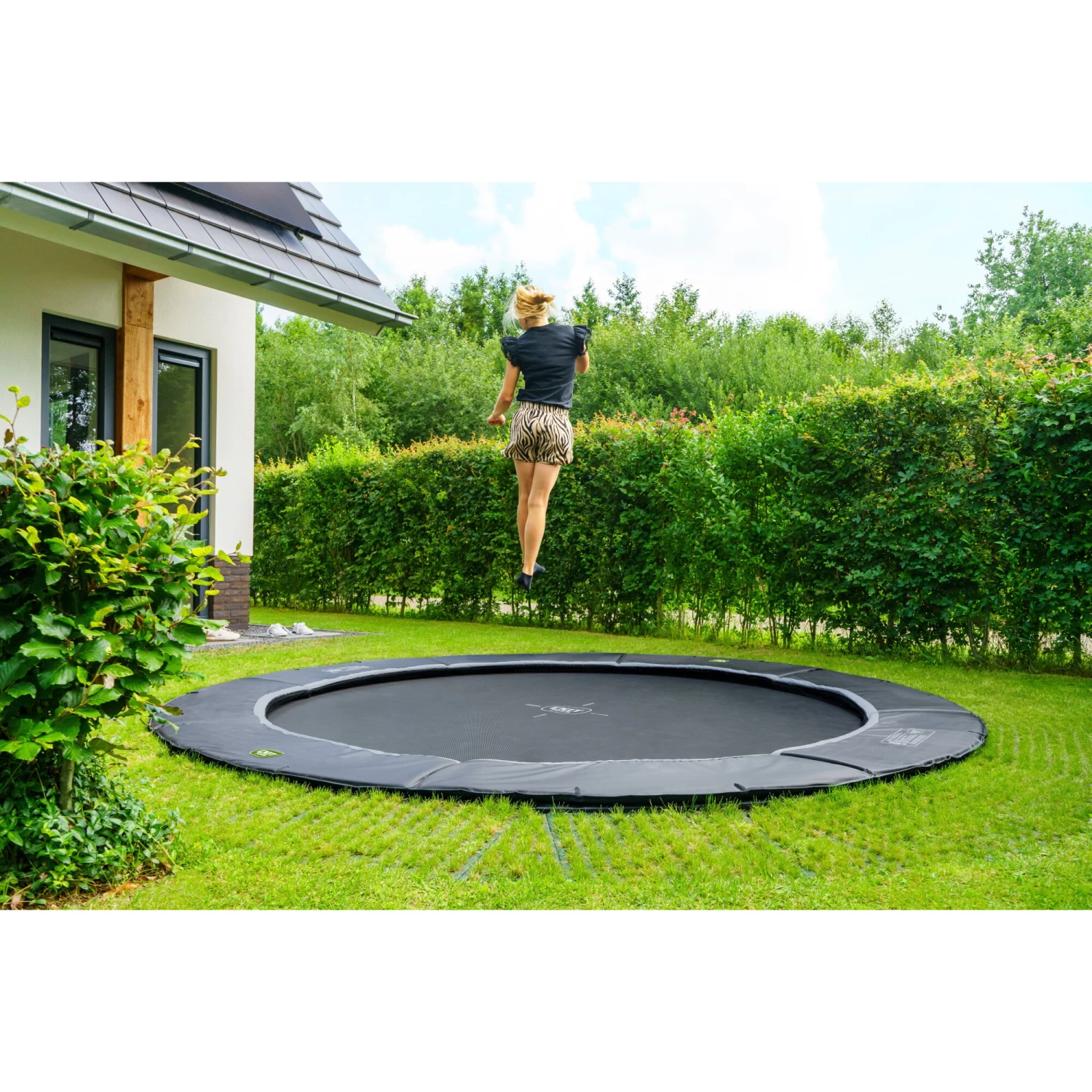 EXIT TOYS EXIT Dynamic Groundlevel Trampoline ø305cm Met Freezone Veiligheidstegels - Zwart 8 EXIT TOYS EXIT Dynamic Groundlevel Trampoline ø305cm Met Freezone Veiligheidstegels - Zwart - Afbeelding 8