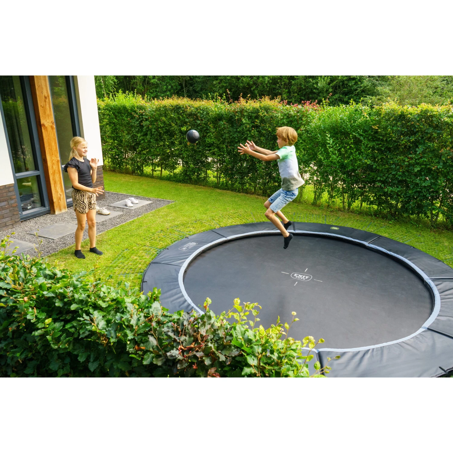 EXIT TOYS EXIT Dynamic Groundlevel Trampoline ø305cm Met Freezone Veiligheidstegels - Zwart 10 EXIT TOYS EXIT Dynamic Groundlevel Trampoline ø305cm Met Freezone Veiligheidstegels - Zwart - Afbeelding 10
