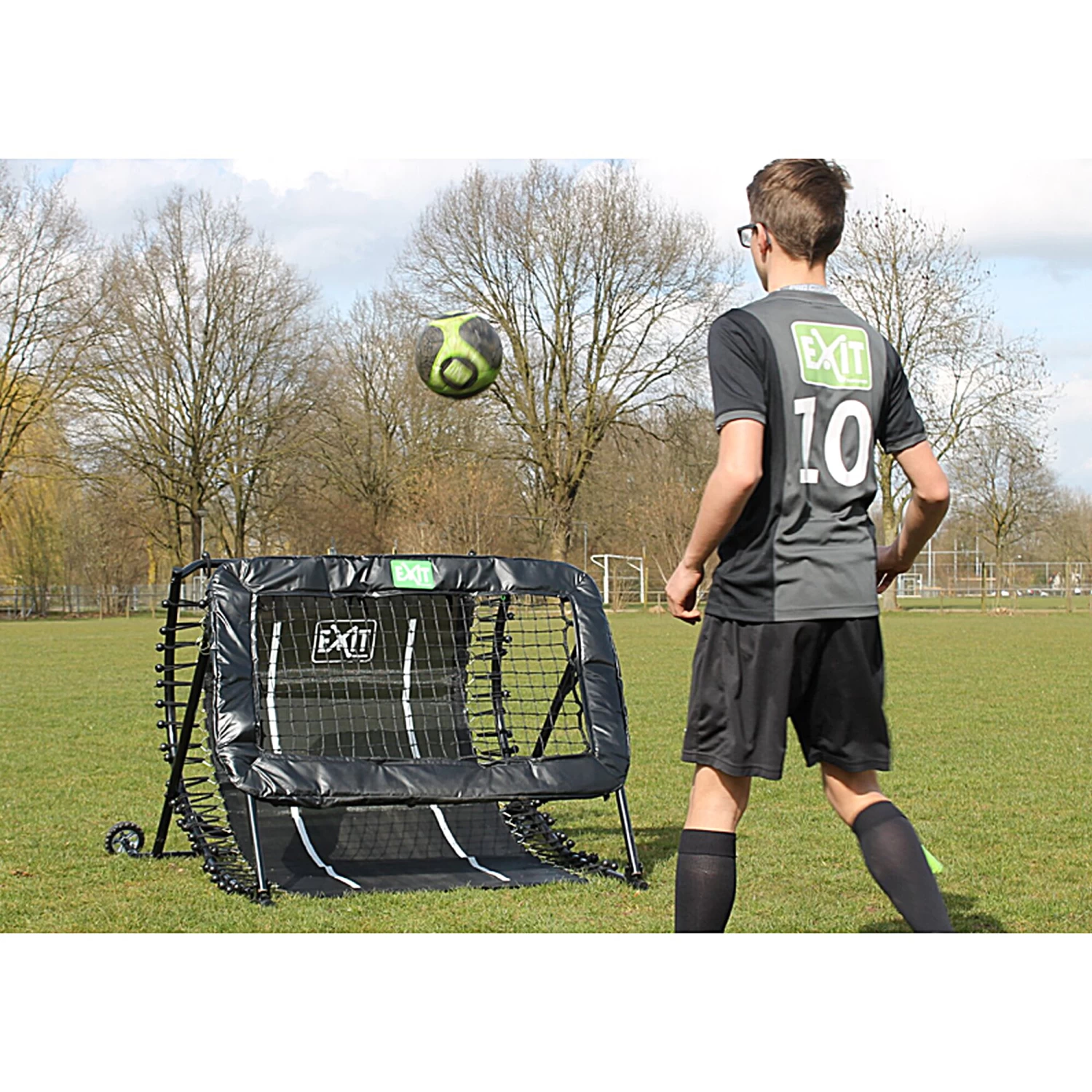 EXIT TOYS EXIT Kickback Voetbal Rebounder 124x90cm 7 EXIT TOYS EXIT Kickback Voetbal Rebounder 124x90cm - Afbeelding 7
