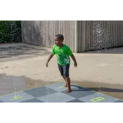 EXIT TOYS EXIT Sprinqle Water Speeltegels 250x250cm -Speeltoestellen exit sprinqle water speeltegels 250x250cm 13